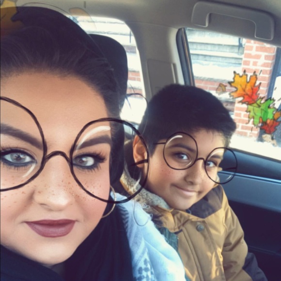 Meet your Posher, Atia - Picture 2 of 2